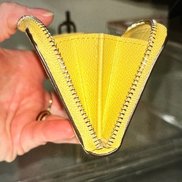 Coach Vibrant Yellow Zip wallet - Picture 5 of 5